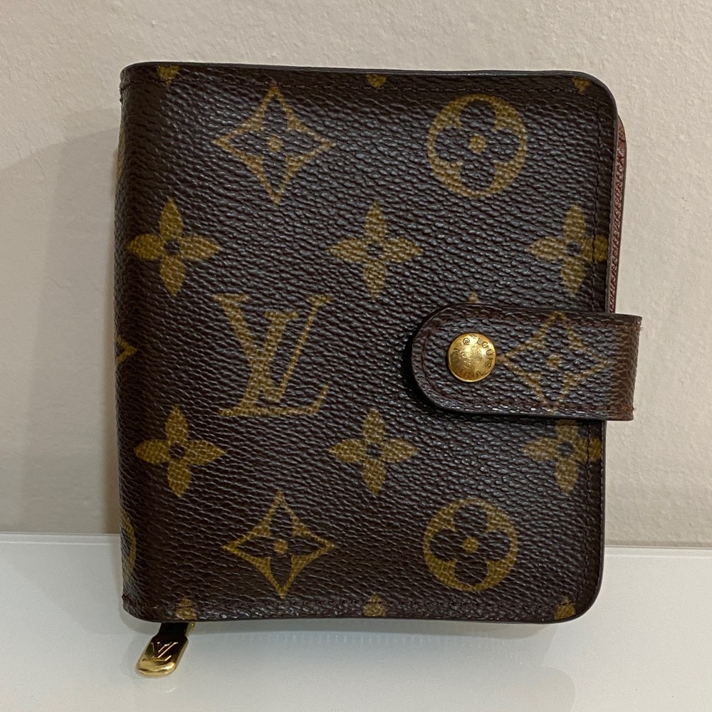 Authentic Vintage Louis Vuitton Brown and Gold Monogram zippy Wallet